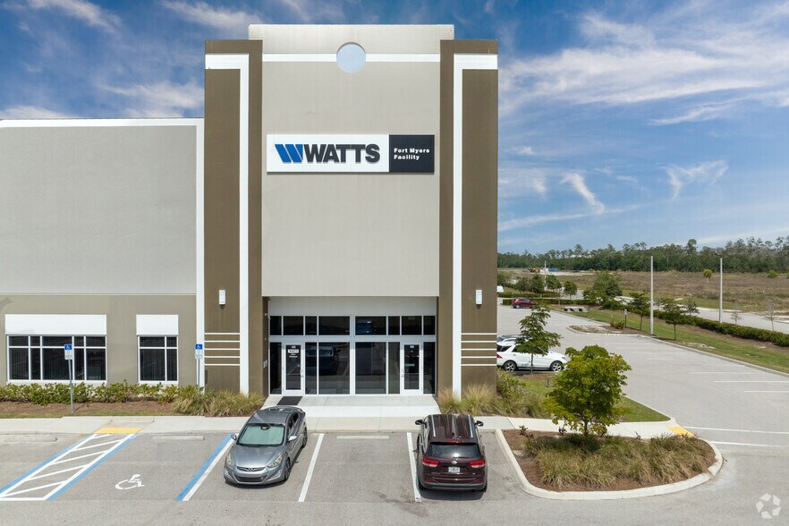 More Photos Of 16260 Airport Park Dr, Fort Myers Distribution For Lease