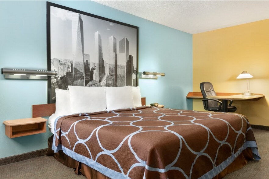 More Photos Of 1951 Broad Ave, Findlay Hotel For Sale