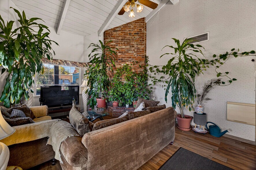 More Photos Of 2352 Esplanade Rd, Chico Hotel For Sale