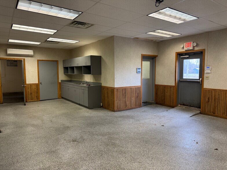 More Photos Of 303 E Parson St, Galion Manufacturing For Sale