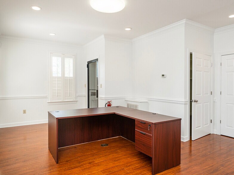 More Photos Of 3051-3057 S Church St, Burlington Office For Sale