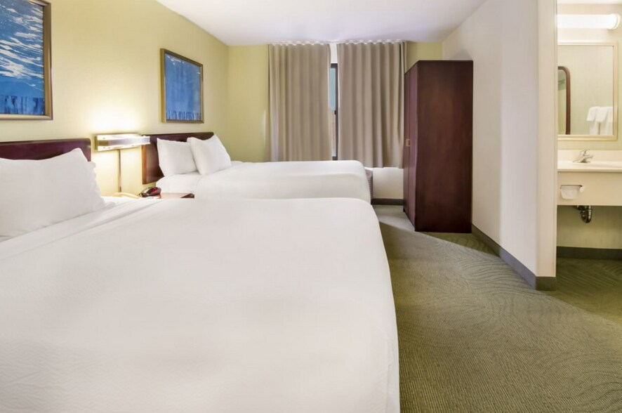 More Photos Of 16 Trinity Point Dr, Washington Hotel For Sale