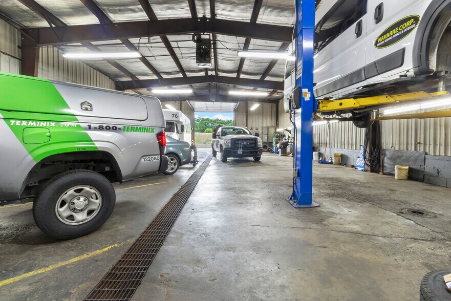 More Photos Of 4210 W Morris St, Indianapolis Warehouse For Lease