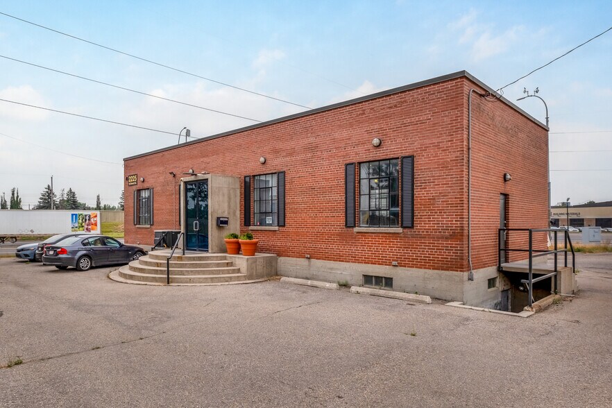 More Photos Of 2225 15th St SE, Calgary Warehouse For Sale