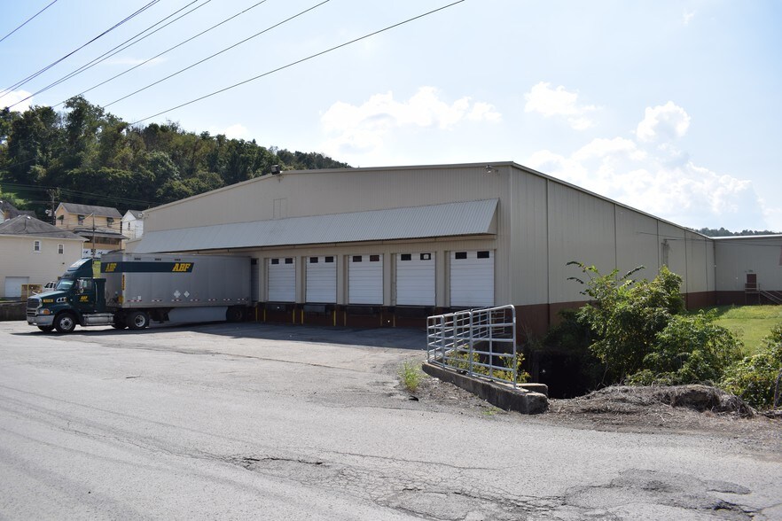 More Photos Of 945 King St, Fairmont Warehouse For Lease