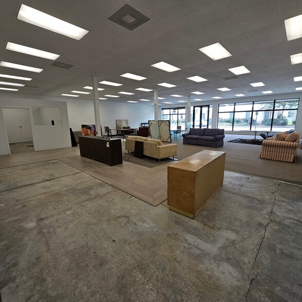 More Photos Of 2025 13th Ave, Vero Beach General Retail For Sale