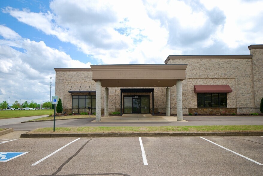 More Photos Of 213-221 Sterling Farm Dr, Jackson Medical For Lease