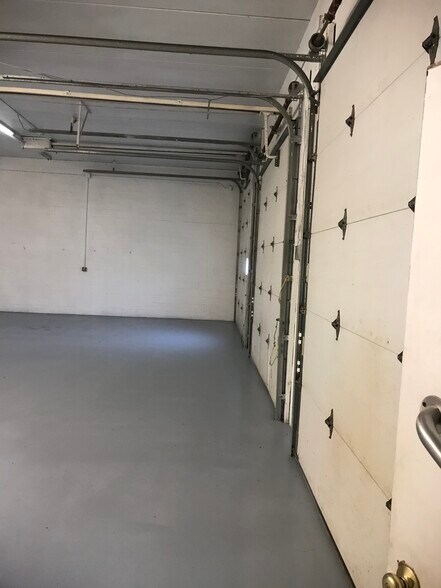 More Photos Of 30401-30405 Neal Ave, Lindstrom Warehouse For Sale