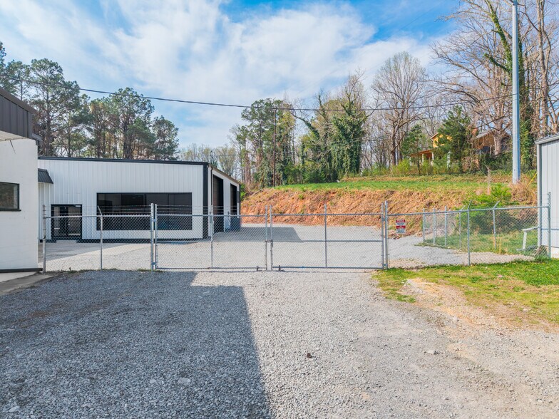 More Photos Of 540 E Church St, Jasper Auto Repair For Sale