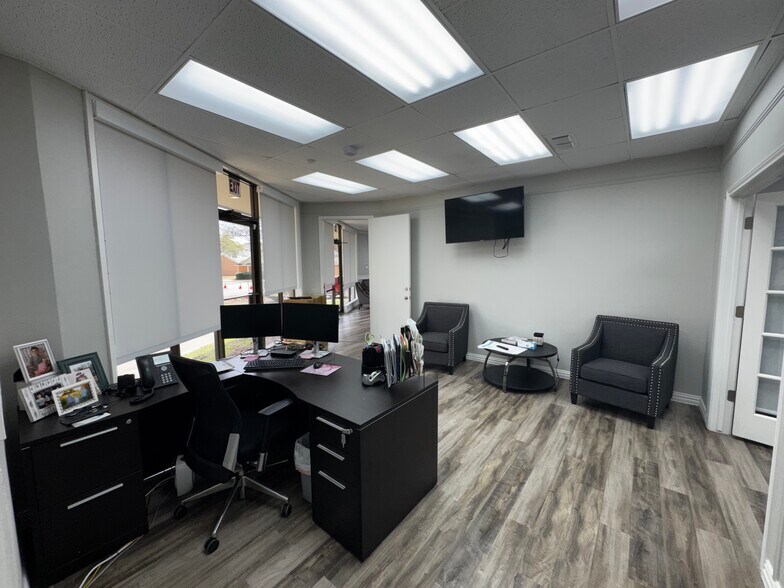 More Photos Of 406 W Brin St, Terrell Medical For Lease