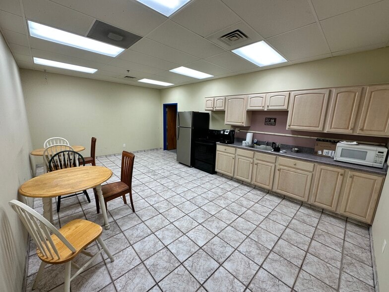 More Photos Of 1980 S West Blvd, Vineland Manufacturing For Sale