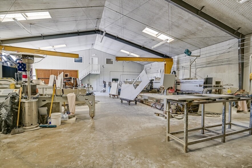 More Photos Of 22108 Odell Fairway Trl, Spicewood Industrial For Sale