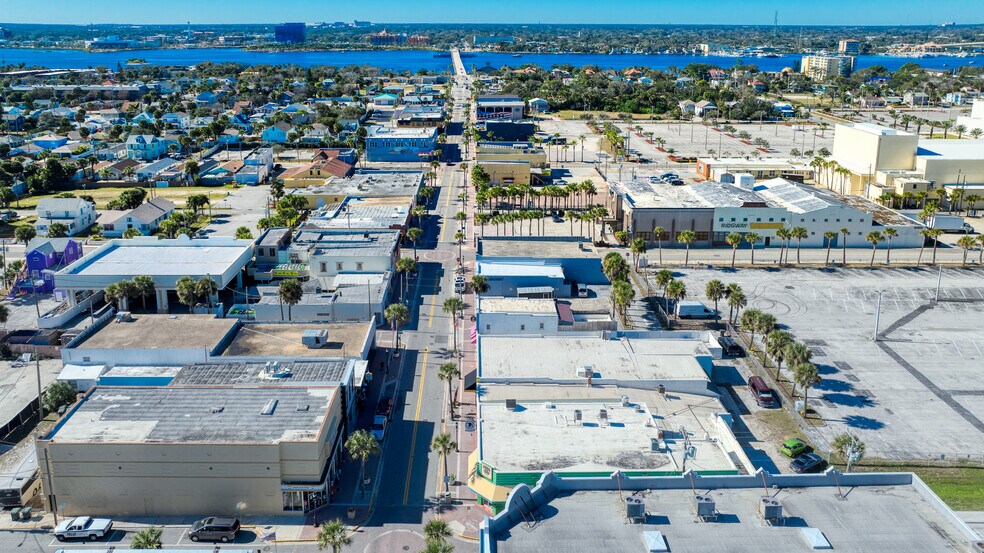 More Photos Of 815-823 Main St Beach, Daytona Beach General Retail For Sale