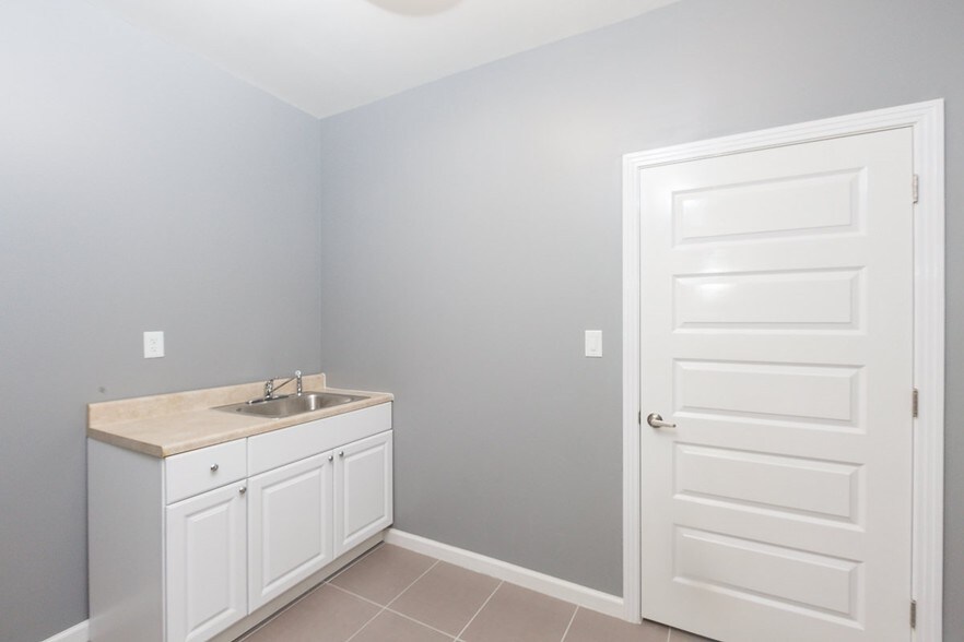 More Photos Of 11214 Craighead Dr, Houston Warehouse For Lease