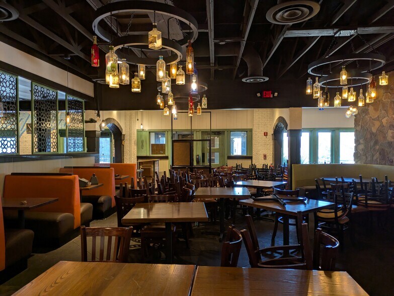 More Photos Of 10575 Davis Dr, Alpharetta Restaurant For Sale