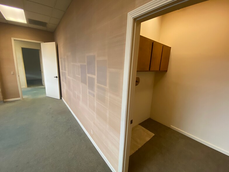 More Photos Of 1140-1144 Willagillespie Rd, Eugene Office For Sale