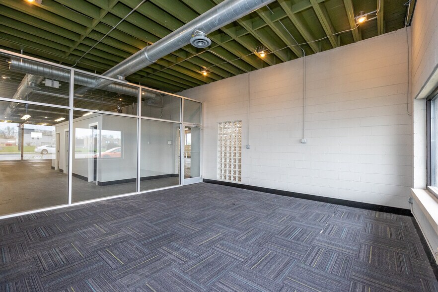 More Photos Of 1728 W 16th St, Indianapolis General Retail For Lease