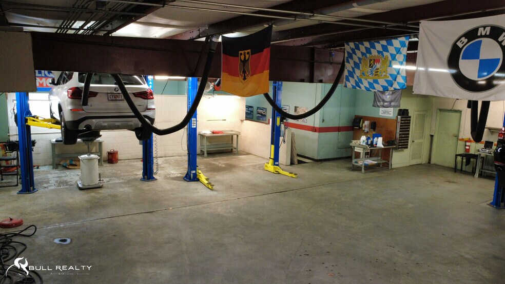 More Photos Of 6483 Peachtree Industrial Blvd, Atlanta General Retail For Sale