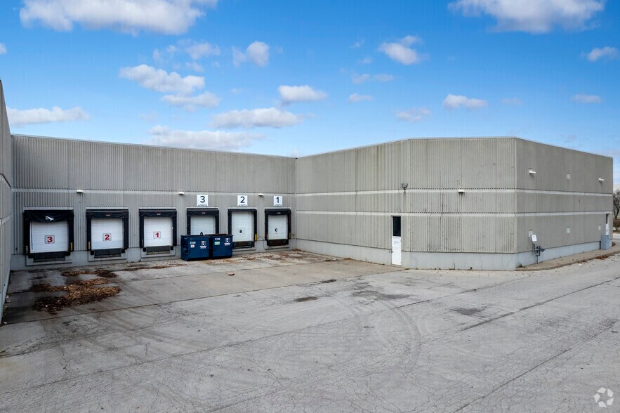 More Photos Of 3500 Laird Rd, Mississauga Manufacturing For Lease