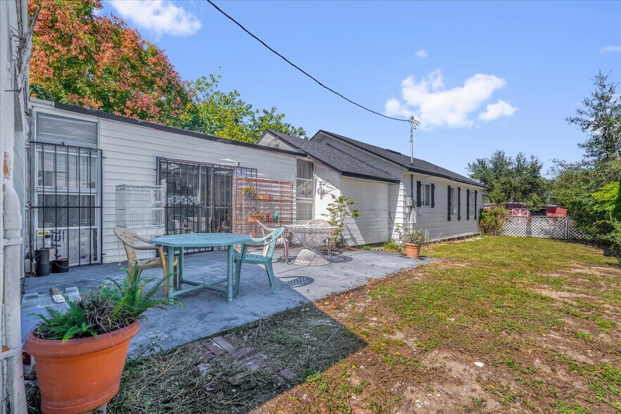 More Photos Of 312 E Main St, Dundee General Retail For Sale