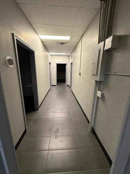 More Photos Of 113-117 S Rockford Dr, Tempe Light Manufacturing For Sale