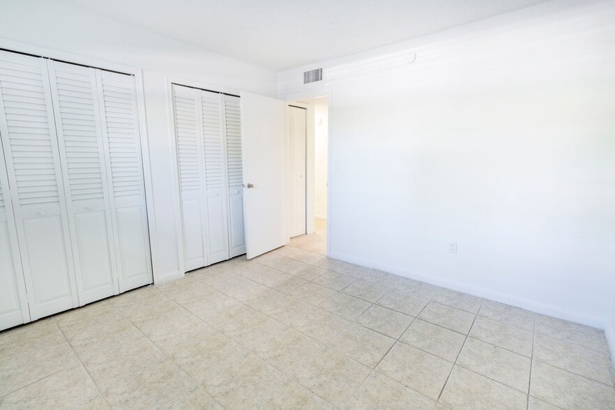 More Photos Of 8445 Springtree Dr, Sunrise Apartments For Sale