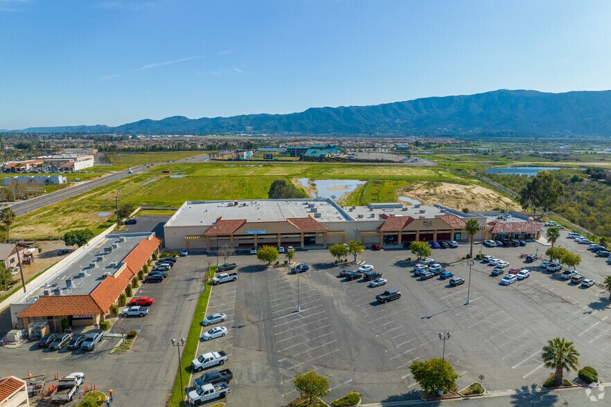 More Photos Of 2495-2505 E Lakeshore Dr, Lake Elsinore Unknown For Lease