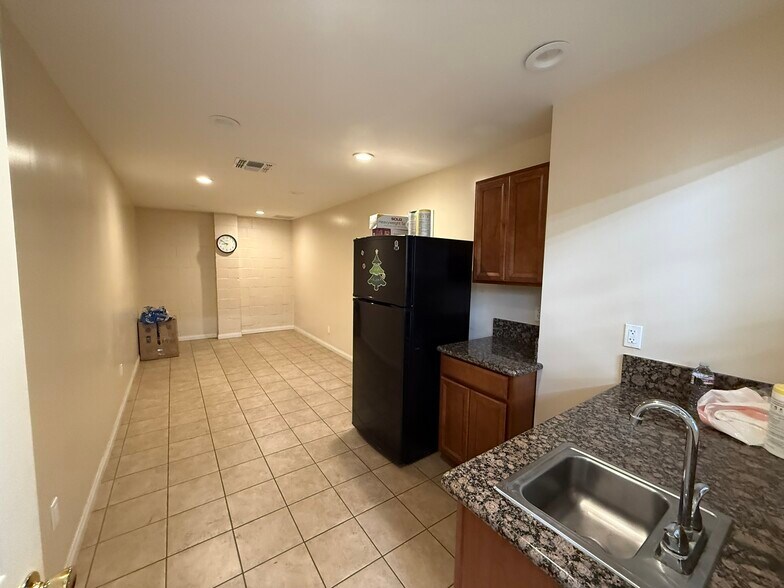 More Photos Of 13227 San Fernando Rd, Rancho Cascades Warehouse For Lease