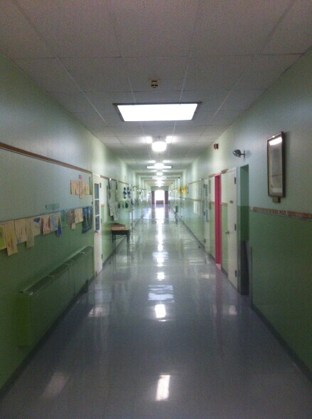 More Photos Of 801 N Dupont Hwy, New Castle Schools For Lease