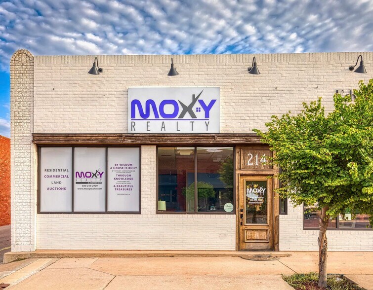 Primary Photo Of 214 W Broadway Ave, Elk City Storefront Retail Office For Sale