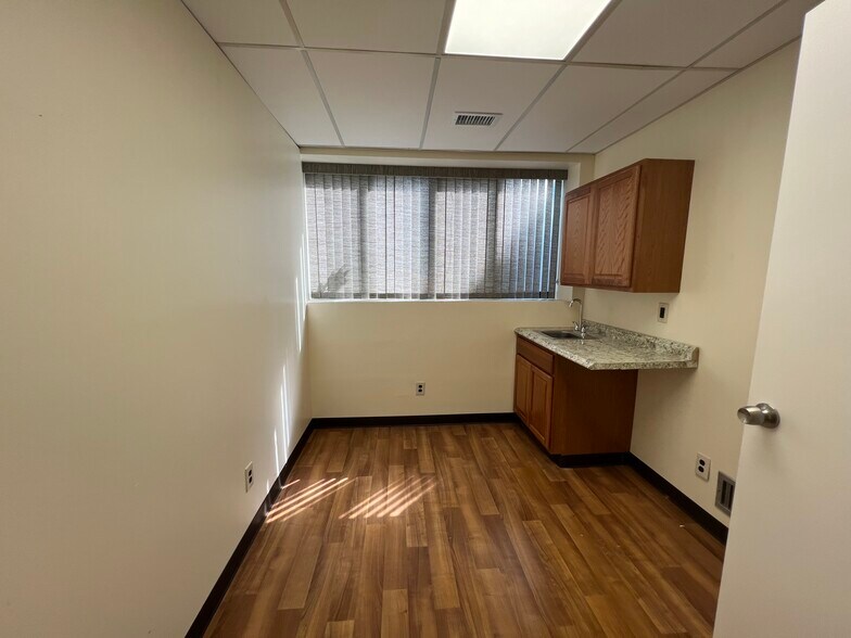 More Photos Of 76 E Main St, Huntington Medical For Lease