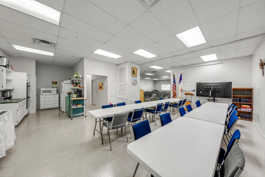 More Photos Of 3411 N Highway 281, Marble Falls Office For Sale