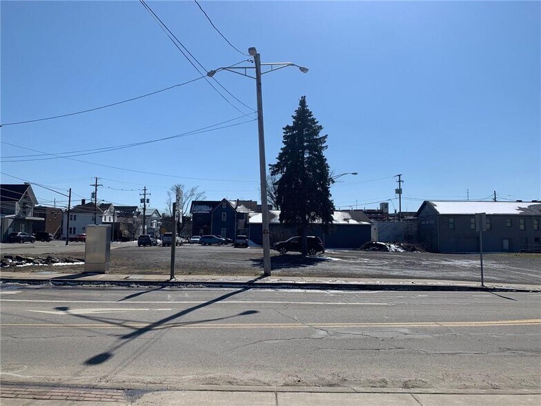 More Photos Of 220 North, Meadville Flex For Sale