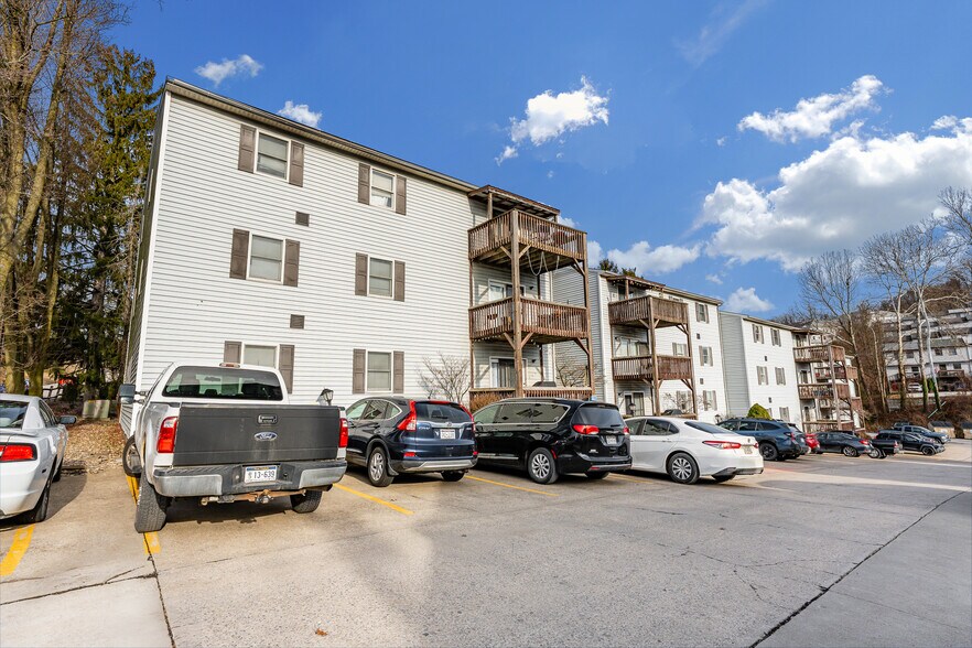 More Photos Of 940 Stewart St, Morgantown Apartments For Sale