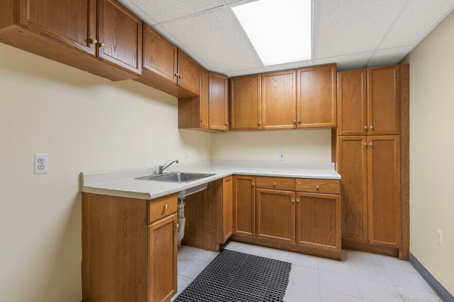 More Photos Of 91 Main St, Woodbridge Storefront For Lease