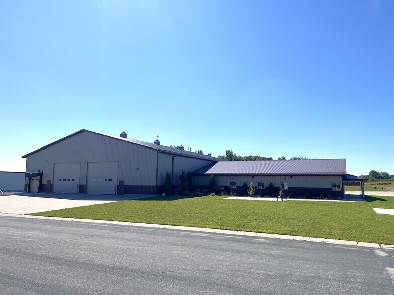 Primary Photo Of 170 W Circle Dr, Saint Charles Manufacturing For Sale
