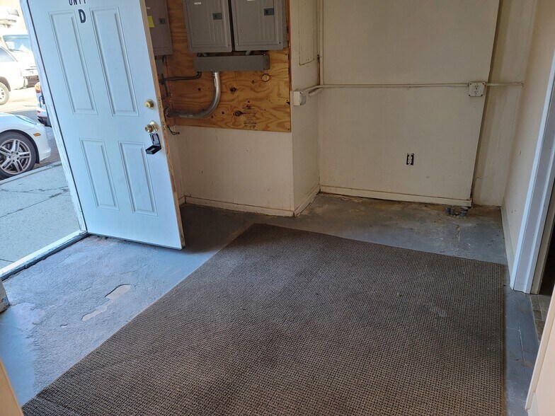 More Photos Of 22 Van Buren Ave, Floral Park Warehouse For Lease