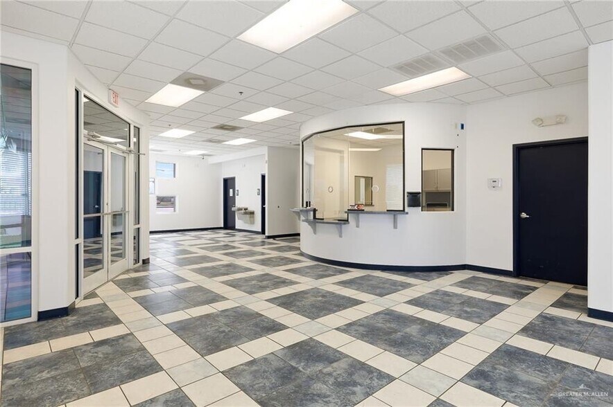 More Photos Of 451 E Alton Gloor Blvd, Brownsville Medical For Sale