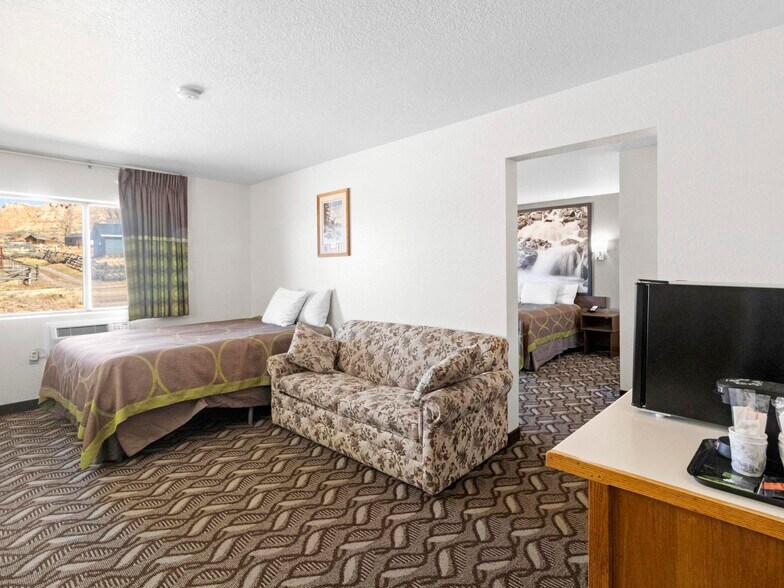 More Photos Of 1412 Warm Springs Dr, Dubois Hotel For Sale