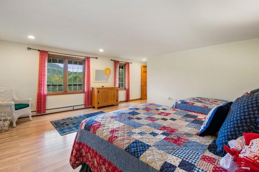 More Photos Of 251 Pratt Bridge Rd, Jamaica Specialty For Sale