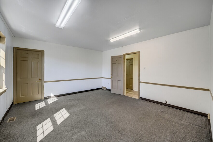 More Photos Of 136 W Lancaster Ave, Paoli Medical For Lease