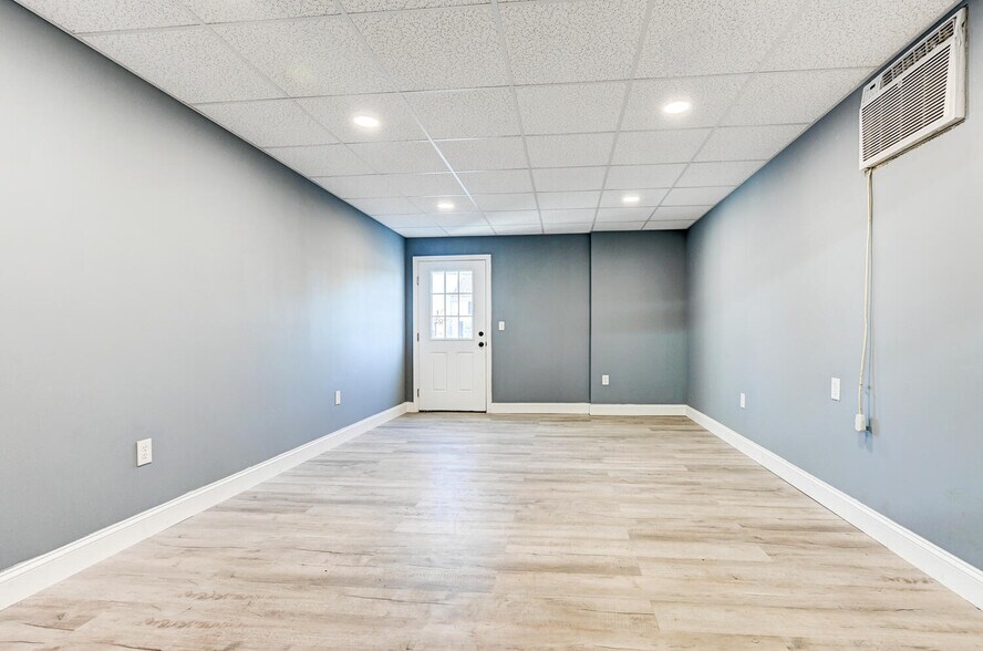 More Photos Of 1482 Seven Valleys Rd, York Flex For Sale