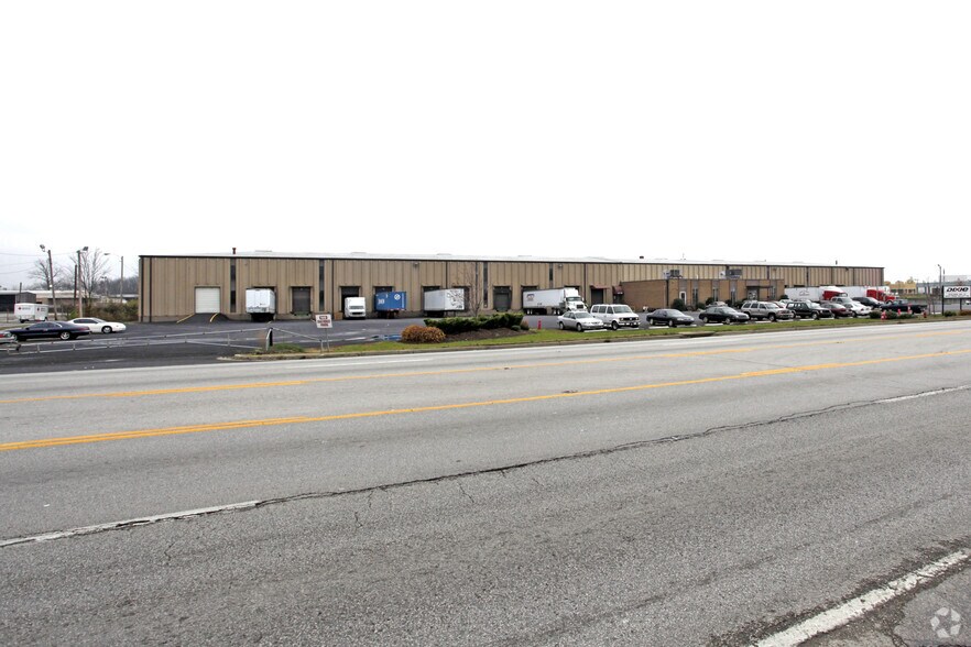 More Photos Of 2900 Fern Valley Rd, Louisville Warehouse For Lease