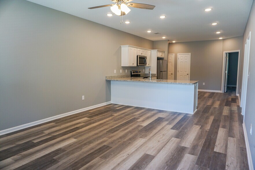 More Photos Of 404 W Matthews St, Brookland Apartments For Sale