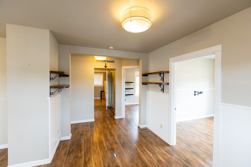 More Photos Of 1215 B St, Hood River Office For Lease