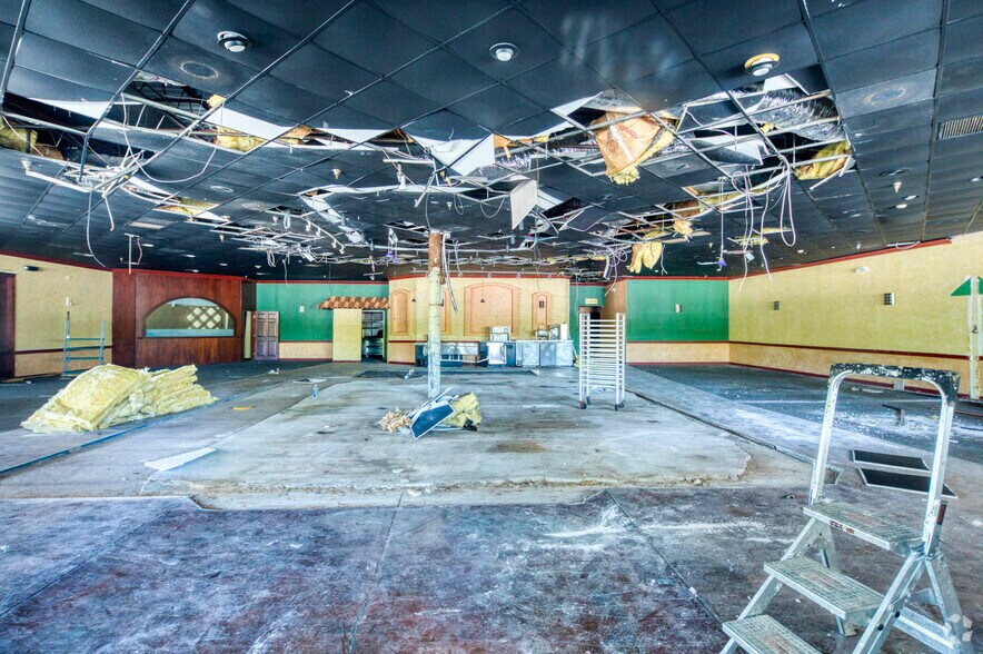 More Photos Of 15305 Amberly Dr, Tampa Unknown For Lease