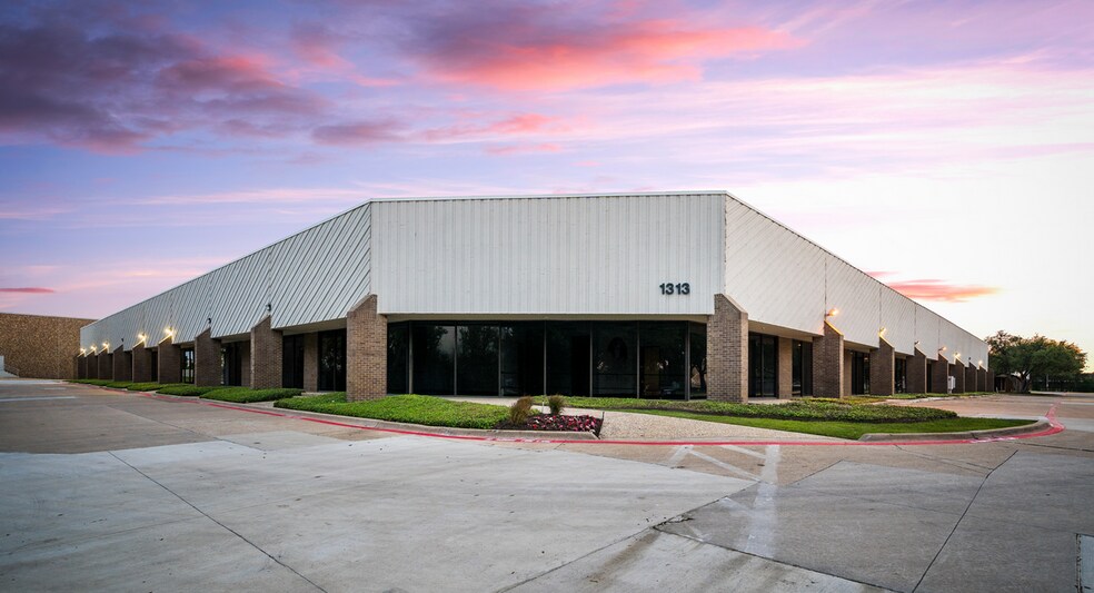 More Photos Of 1313 Valwood Pky, Carrollton Unknown For Lease