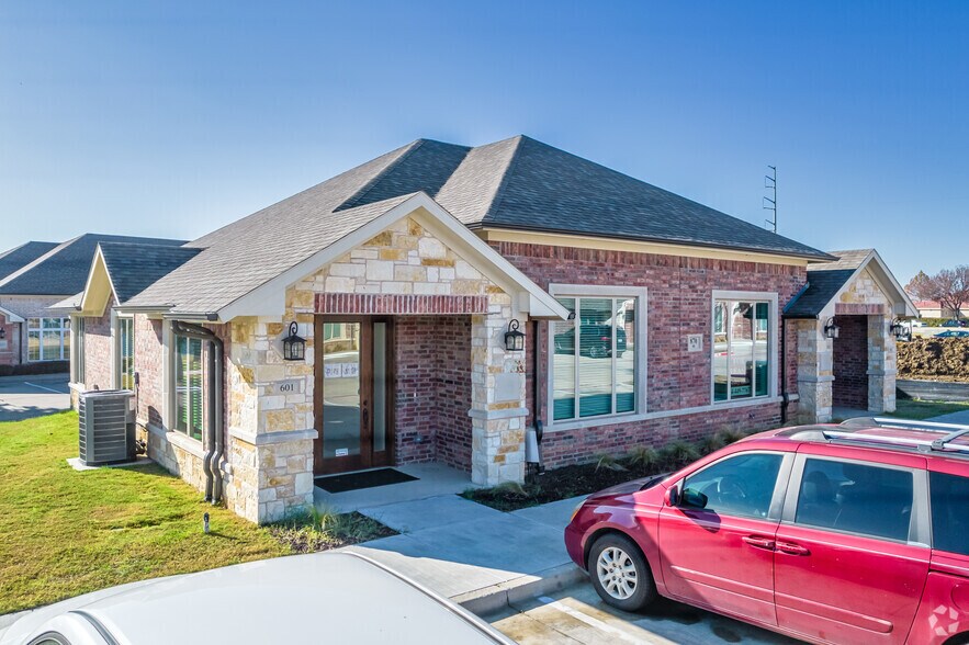 Primary Photo Of 870 Hebron Pky, Lewisville Medical For Sale
