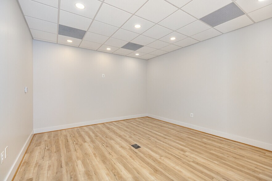 More Photos Of 9124 Courthouse Rd, Spotsylvania Office For Lease