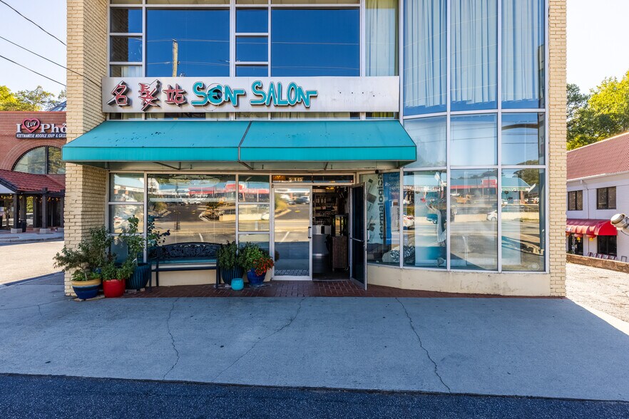 More Photos Of 5145 Buford Hwy NE, Doraville Freestanding For Lease